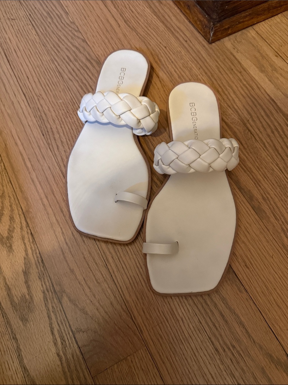 BCBG Flat 8.5